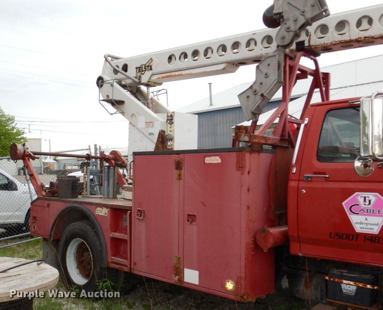 image for item DN7406 1995 Ford F800  bucket truck