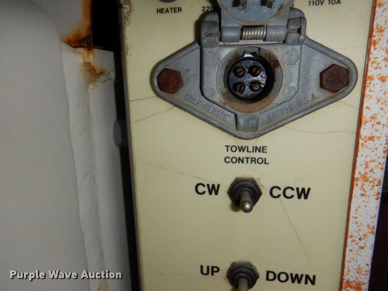 image for item DN7406 1995 Ford F800  bucket truck