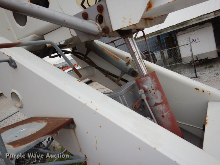 image for item DN7406 1995 Ford F800  bucket truck