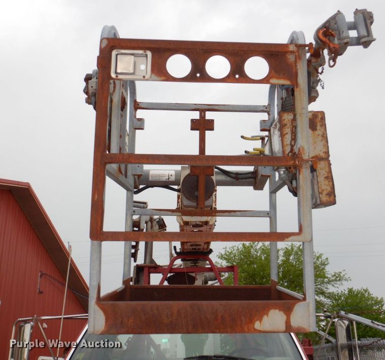 image for item DN7406 1995 Ford F800  bucket truck