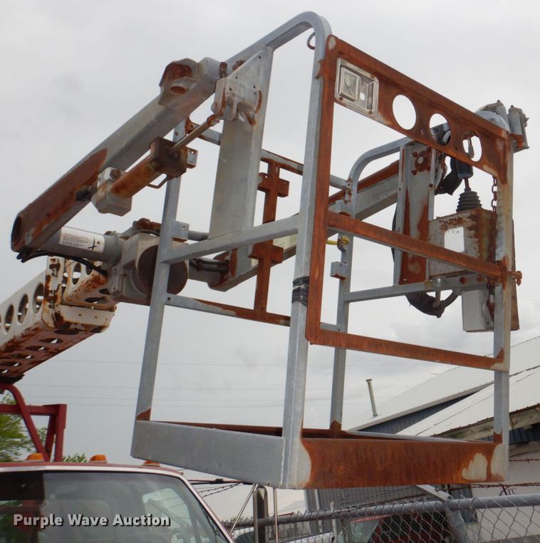 image for item DN7406 1995 Ford F800  bucket truck
