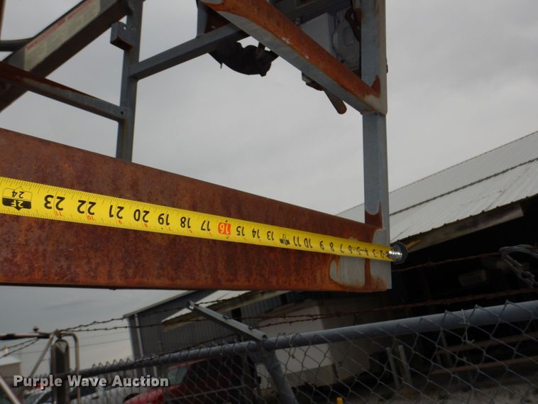 image for item DN7406 1995 Ford F800  bucket truck