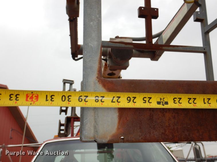 image for item DN7406 1995 Ford F800  bucket truck