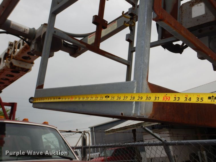 image for item DN7406 1995 Ford F800  bucket truck