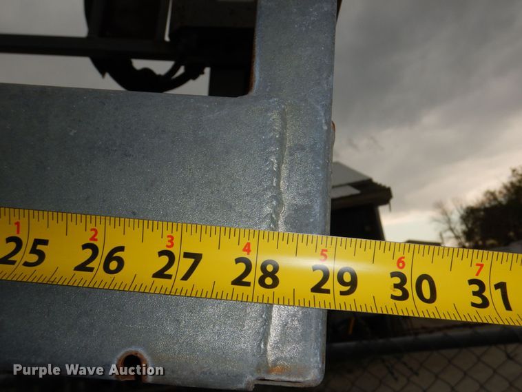 image for item DN7406 1995 Ford F800  bucket truck