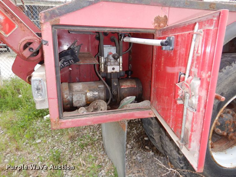 image for item DN7406 1995 Ford F800  bucket truck