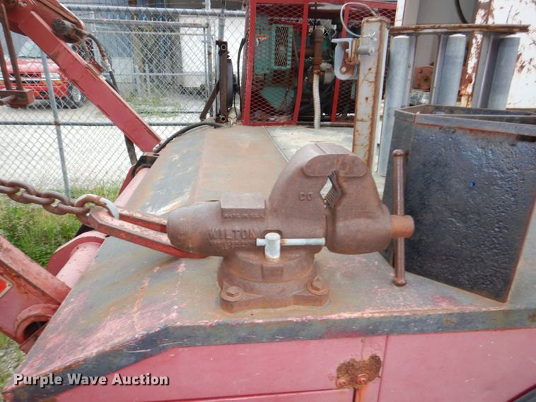 image for item DN7406 1995 Ford F800  bucket truck