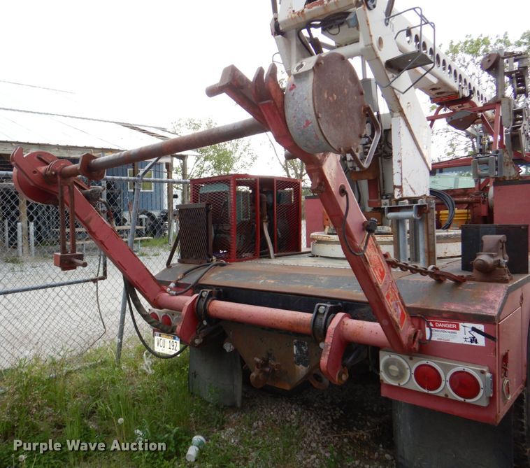 image for item DN7406 1995 Ford F800  bucket truck