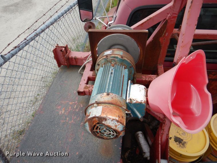 image for item DN7406 1995 Ford F800  bucket truck