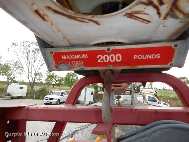 image for item DN7406 1995 Ford F800  bucket truck