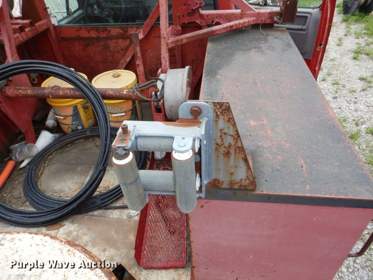 image for item DN7406 1995 Ford F800  bucket truck