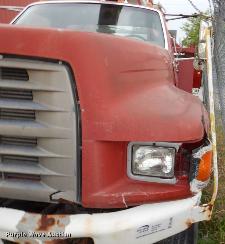 image for item DN7406 1995 Ford F800  bucket truck