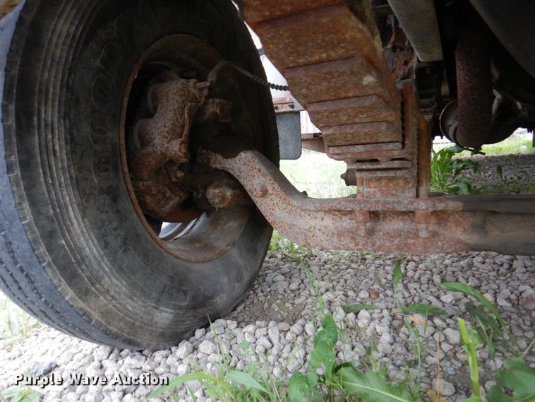 image for item DN7406 1995 Ford F800  bucket truck