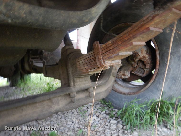 image for item DN7406 1995 Ford F800  bucket truck