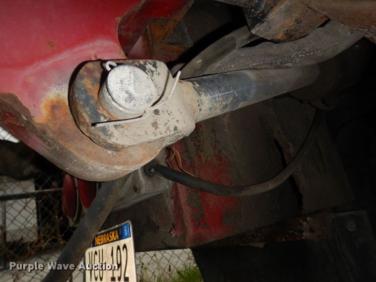 image for item DN7406 1995 Ford F800  bucket truck