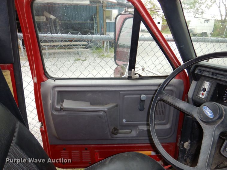 image for item DN7406 1995 Ford F800  bucket truck