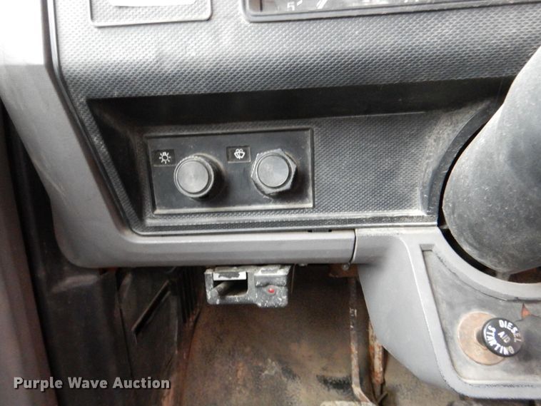 image for item DN7406 1995 Ford F800  bucket truck