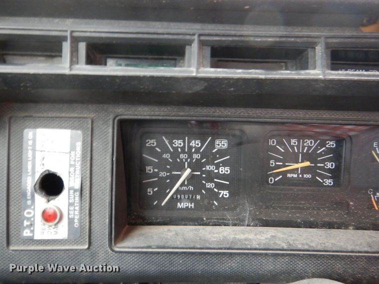 image for item DN7406 1995 Ford F800  bucket truck