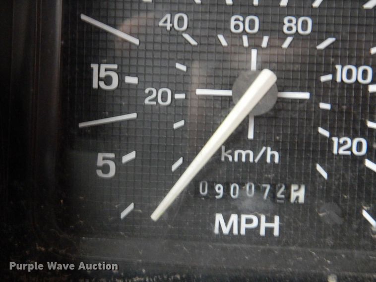 image for item DN7406 1995 Ford F800  bucket truck