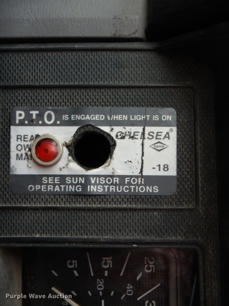 image for item DN7406 1995 Ford F800  bucket truck