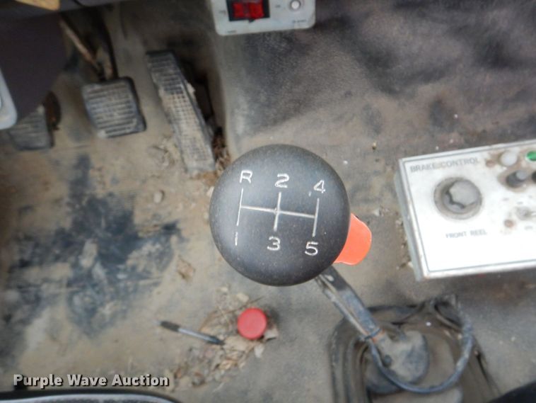 image for item DN7406 1995 Ford F800  bucket truck