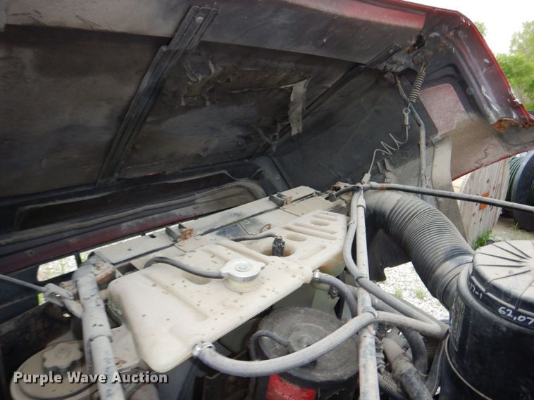 image for item DN7406 1995 Ford F800  bucket truck