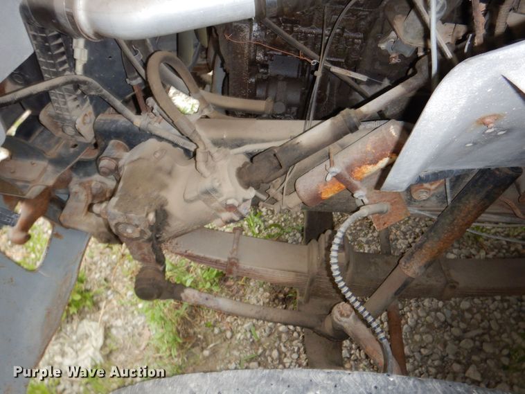 image for item DN7406 1995 Ford F800  bucket truck