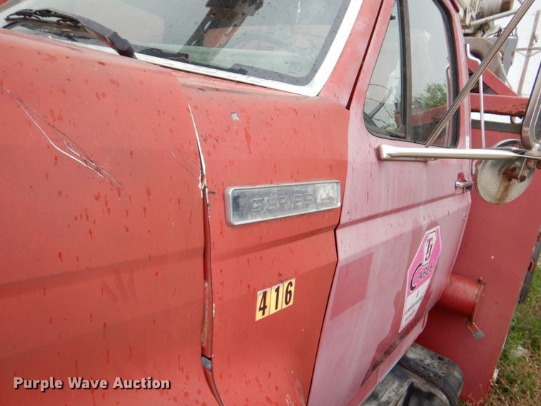 image for item DN7406 1995 Ford F800  bucket truck