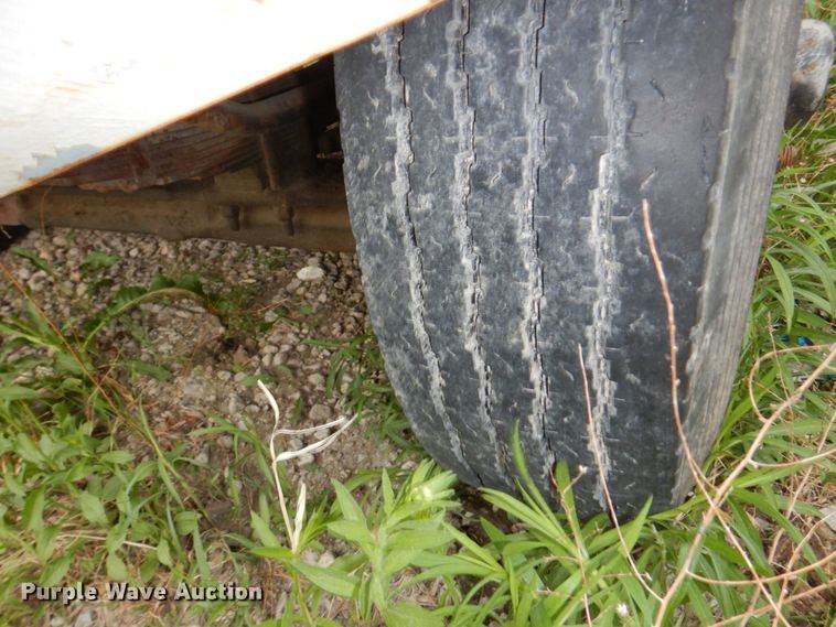 image for item DN7406 1995 Ford F800  bucket truck