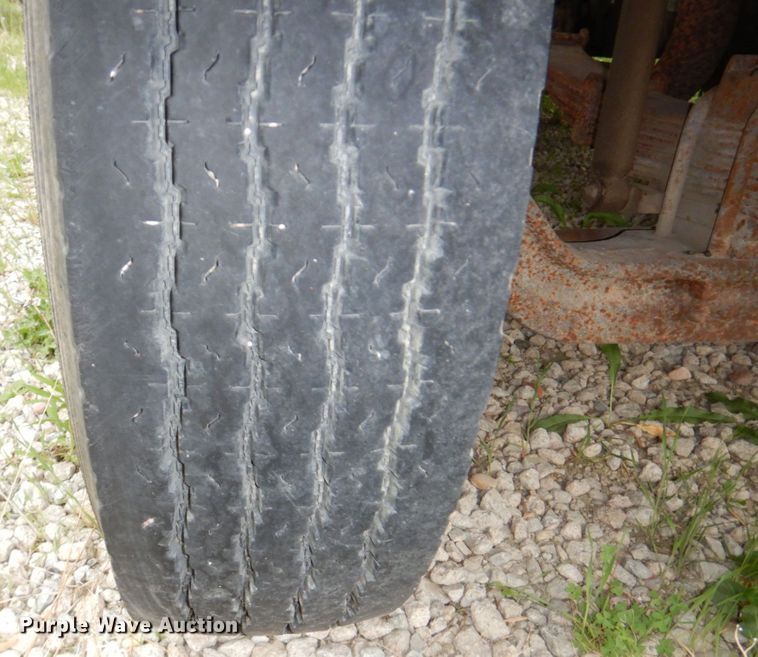 image for item DN7406 1995 Ford F800  bucket truck