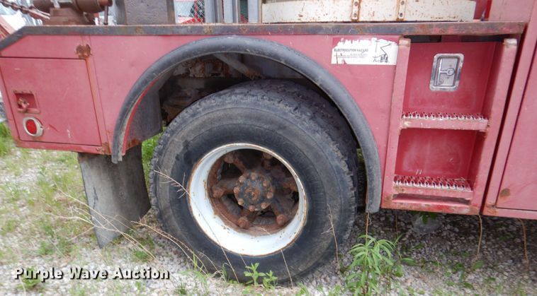 image for item DN7406 1995 Ford F800  bucket truck