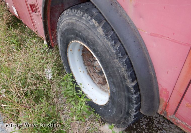 image for item DN7406 1995 Ford F800  bucket truck