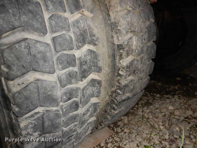 image for item DN7406 1995 Ford F800  bucket truck