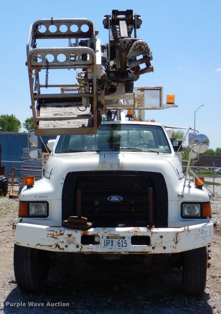 image for item DN7413 1996 Ford F800  bucket truck