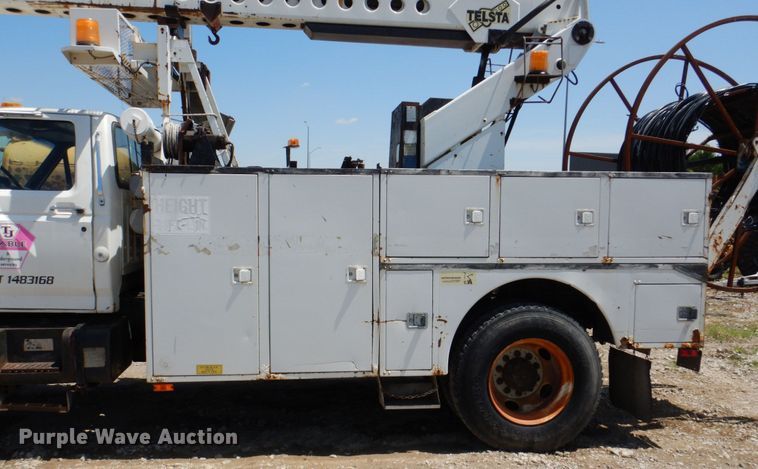 image for item DN7413 1996 Ford F800  bucket truck