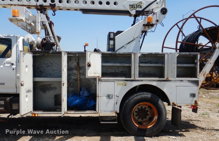 image for item DN7413 1996 Ford F800  bucket truck