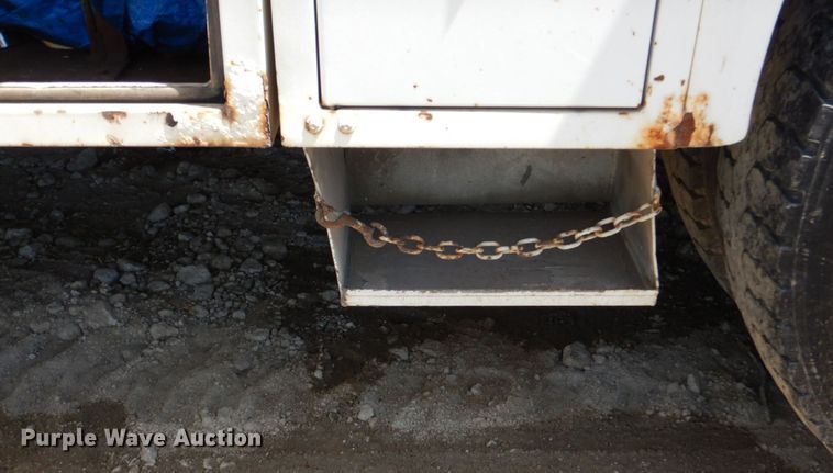 image for item DN7413 1996 Ford F800  bucket truck