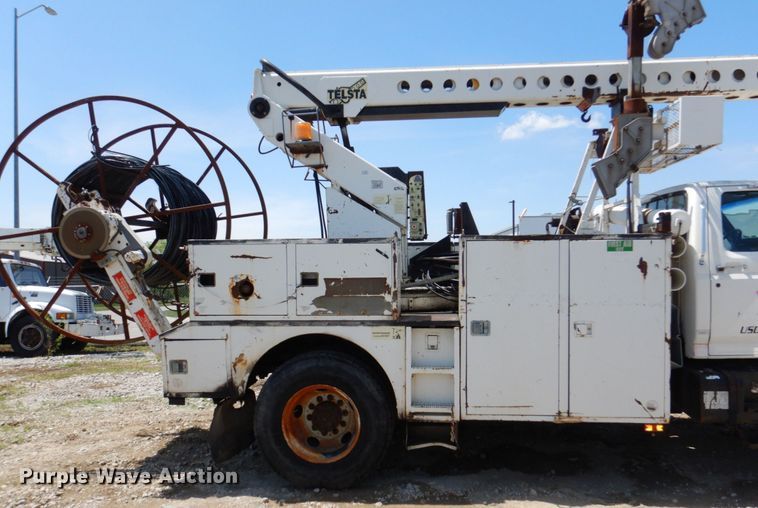 image for item DN7413 1996 Ford F800  bucket truck
