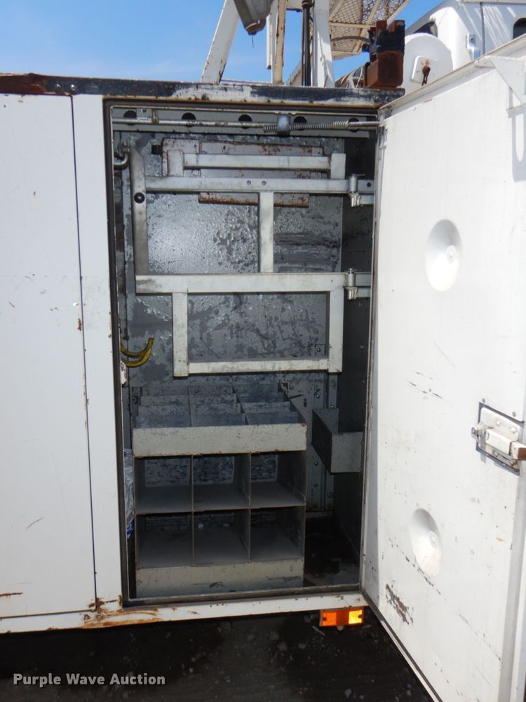 image for item DN7413 1996 Ford F800  bucket truck