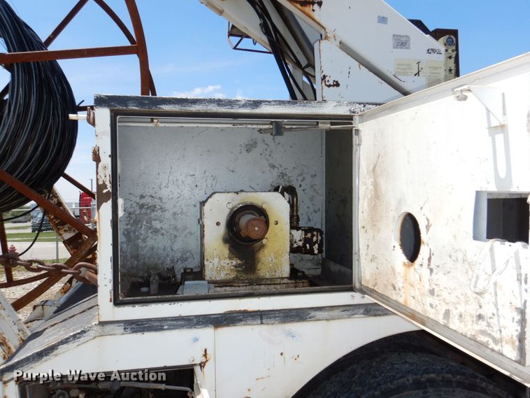 image for item DN7413 1996 Ford F800  bucket truck