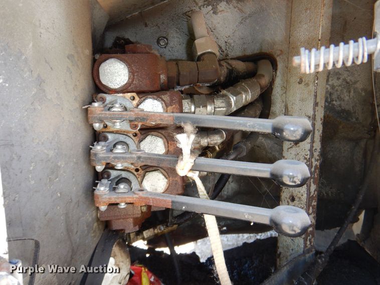 image for item DN7413 1996 Ford F800  bucket truck