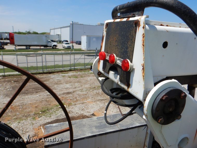 image for item DN7413 1996 Ford F800  bucket truck