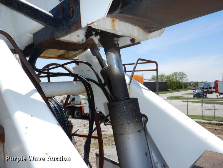 image for item DN7413 1996 Ford F800  bucket truck