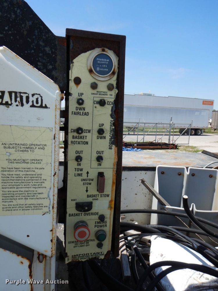 image for item DN7413 1996 Ford F800  bucket truck