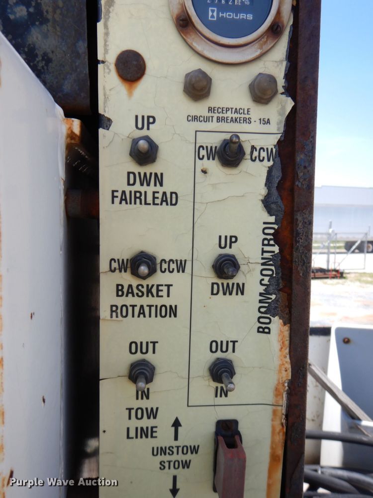 image for item DN7413 1996 Ford F800  bucket truck