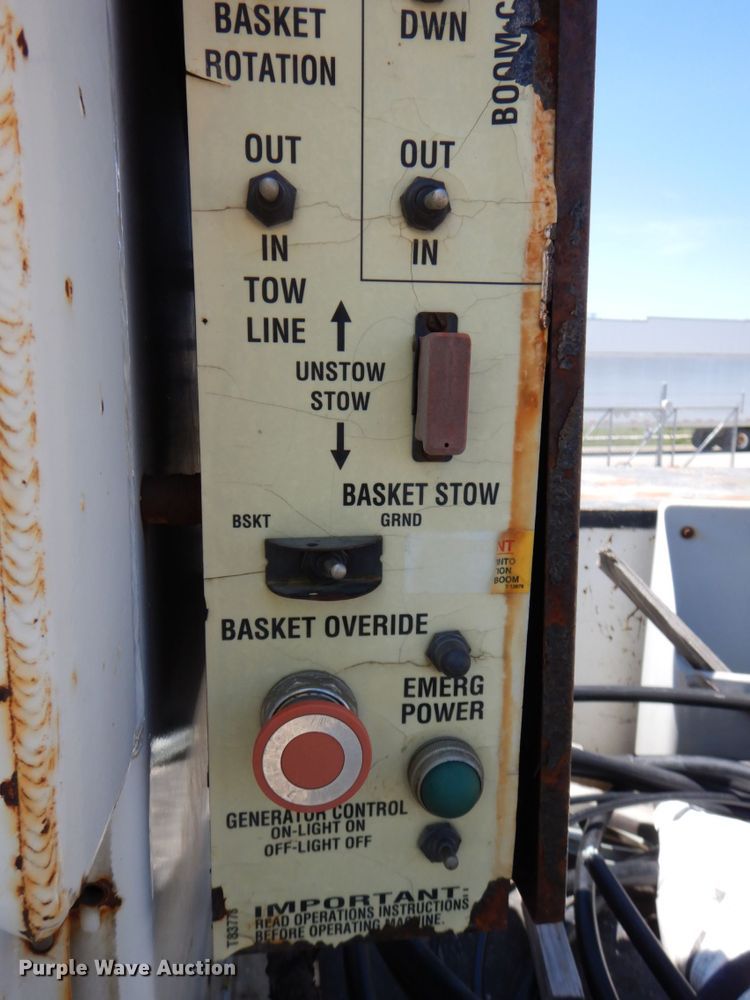 image for item DN7413 1996 Ford F800  bucket truck