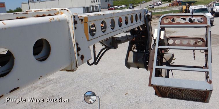 image for item DN7413 1996 Ford F800  bucket truck