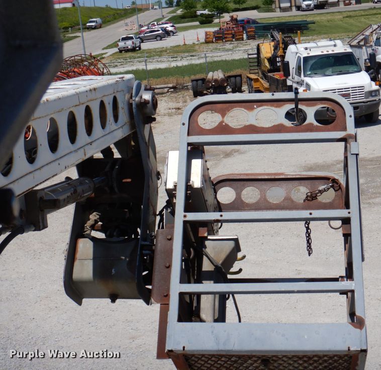 image for item DN7413 1996 Ford F800  bucket truck
