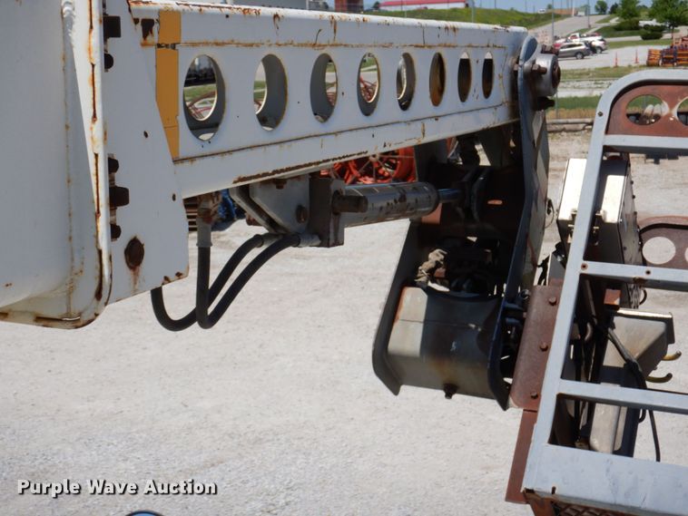 image for item DN7413 1996 Ford F800  bucket truck