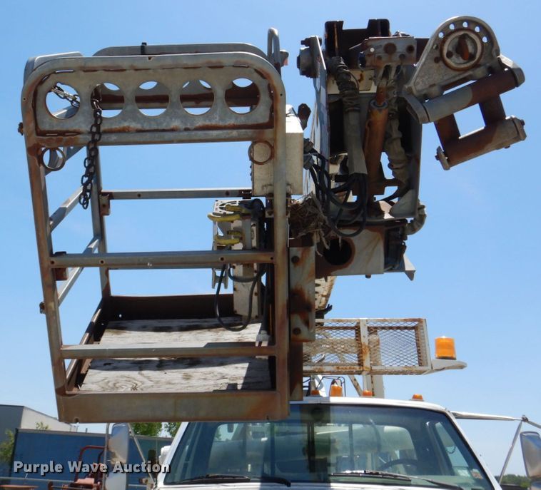 image for item DN7413 1996 Ford F800  bucket truck